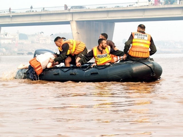 rescue 1122 officals demonstrate during a training session photo muhammad umair express rescue 1122 officals demonstrate during a training session photo muhammad umair express