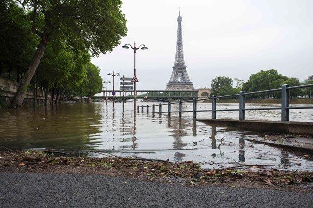 flooding in central paris has swelled the seine river by 6 0 metres 20 feet with a peak of up to 6 50 metres expected later the french environment ministry said friday photo afp