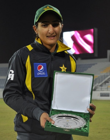 bismah maroof receiving player of the match award in doha qatar on january 12 2014 photo courtesy pcb bismah maroof receiving player of the match award in doha qatar on january 12 2014 photo courtesy pcb