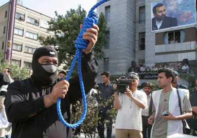 iran hangs man for raping dozens of women iran hangs man for raping dozens of women