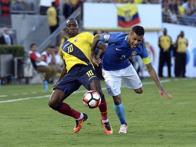daniel alves of brazil and walter ayovi of ecuador battle for the ball during the first half of the 2016 copa america centenario group b match at the rose bowl on june 4 2016 in pasadena california photo afp daniel alves of brazil and walter ayovi of ecuador battle for the ball during the first half of the 2016 copa america centenario group b match at the rose bowl on june 4 2016 in pasadena california photo afp