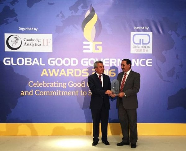 pakistani philanthropist receives award at global donors forum in istanbul photo twitter