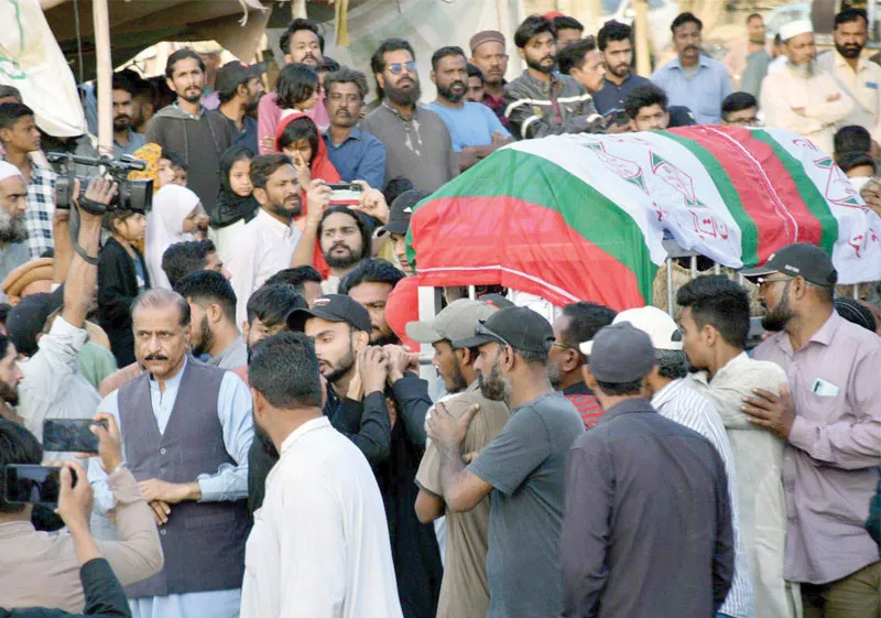 people carry the body of slain mqm p surjani town uc office bearer adnan to his last resting place photo nni people carry the body of slain mqm p surjani town uc office bearer adnan to his last resting place photo nni