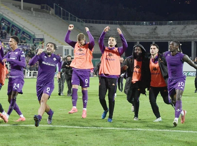 de gea shines as fiorentina stun ac milan