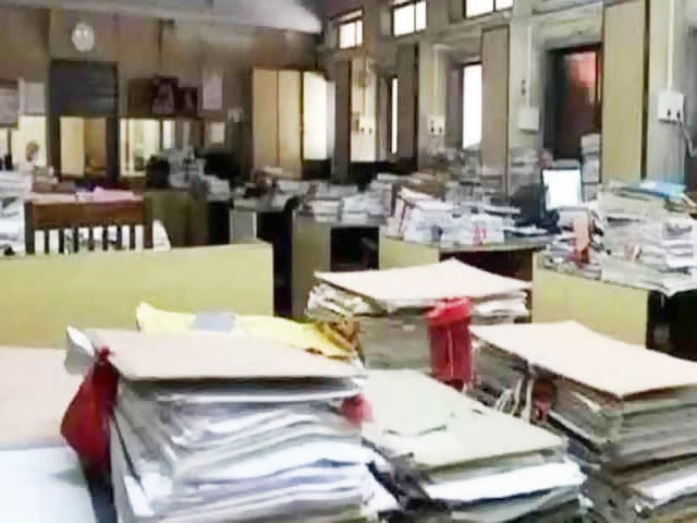 Govt employees lock down offices in Balochistan