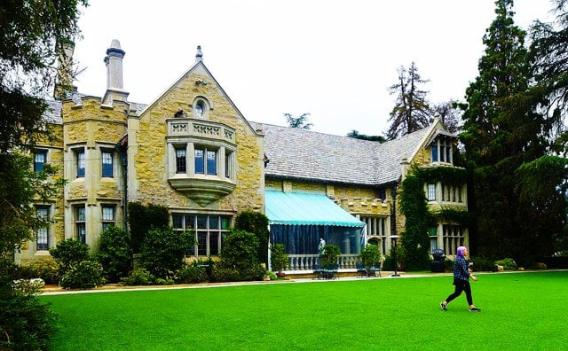 this file photo taken on may 11 2016 shows the playboy mansion in holmby hills los angeles california on may 11 2016 the playboy mansion the legendary party house where hollywood 039 s eilte cavorted with scantily clad quot bunnies quot is being sold to the billionaire twinkies owner who lives next door a spokesman said june 6 2016 photo afp this file photo taken on may 11 2016 shows the playboy mansion in holmby hills los angeles california on may 11 2016 the playboy mansion the legendary party house where hollywood 039 s eilte cavorted with scantily clad quot bunnies quot is being sold to the billionaire twinkies owner who lives next door a spokesman said june 6 2016 photo afp