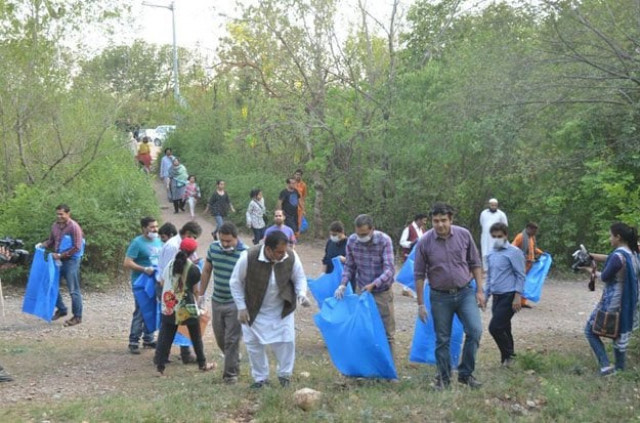 the campaign clean today save tomorrow was organised by the sustainable development policy institute sdpi s pakistan youth climate network pycn photo facebook com pycn official the campaign clean today save tomorrow was organised by the sustainable development policy institute sdpi s pakistan youth climate network pycn photo facebook com pycn official