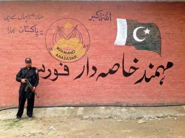 a khasadar soldier in ekka ghund photo mureeb mohmand express a khasadar soldier in ekka ghund photo mureeb mohmand express