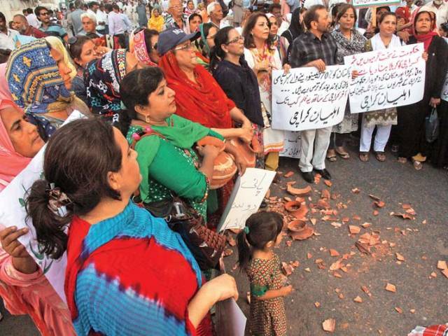 mqm leaders holding a protest outside sindh chief minister house on june 5 photo athar khan express