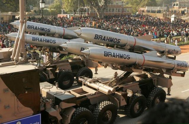 india 039 s brahmos supersonic cruise missiles mounted on a truck pass by during a full dress rehearsal for the republic day parade in new delhi india january 23 2006 photo reuters