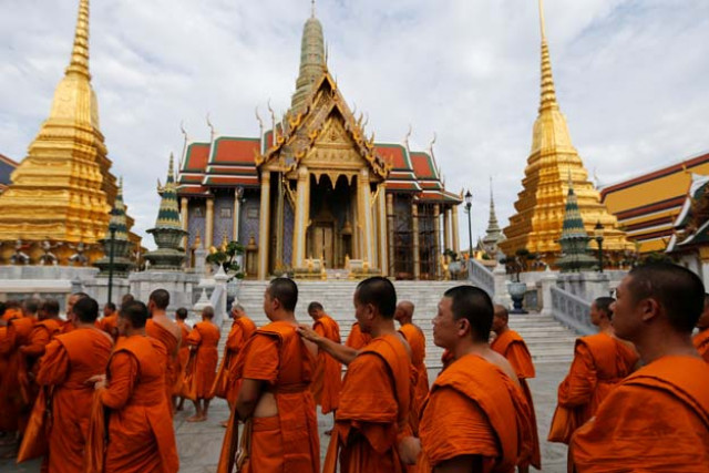 buddhist monks arrive for a ceremony at the grand palace to commemorate thailand 039 s king bhumibol adulyadej 039 s 70th anniversary on the throne in bangkok thailand june 9 2016 reuters