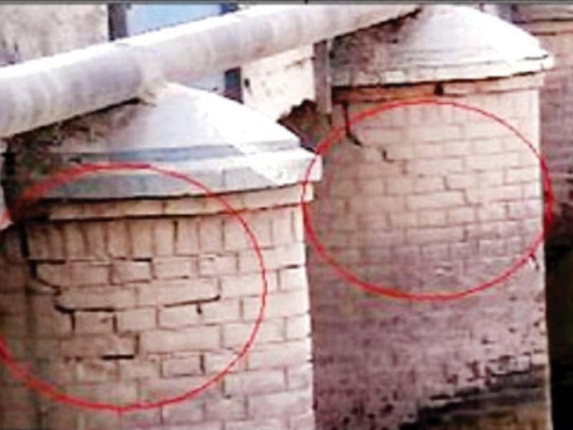 apart from the collapsed flank walls the piers of the phull fall regulators have also developed cracks photo express apart from the collapsed flank walls the piers of the phull fall regulators have also developed cracks photo express