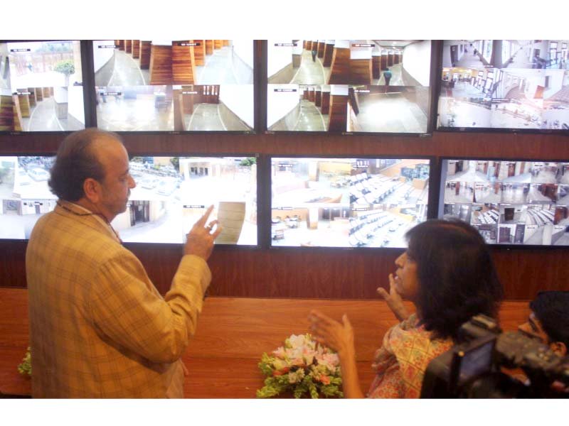 sindh assembly speaker agha siraj durrani takes a look at the centralised cctv monitoring room at the sindh assembly building on thursday photo ppi