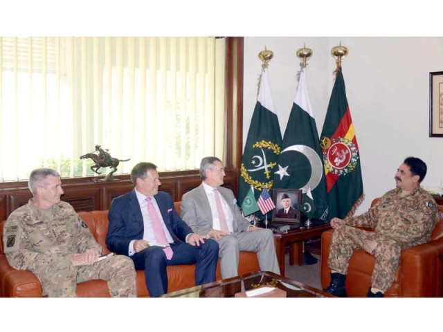 richard olson peter lavoy and gen nicholson talk with gen raheel photo inp richard olson peter lavoy and gen nicholson talk with gen raheel photo inp