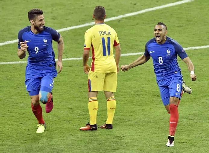 france 039 s forward dimitri payet r celebrates scoring the 2 1 goal with team mate france 039 s forward olivier giroud l next to romania 039 s midfielder gabriel torje during the euro 2016 group a football match between france and romania at stade de france in saint denis north of paris on june 10 2016 photo afp france 039 s forward dimitri payet r celebrates scoring the 2 1 goal with team mate france 039 s forward olivier giroud l next to romania 039 s midfielder gabriel torje during the euro 2016 group a football match between france and romania at stade de france in saint denis north of paris on june 10 2016 photo afp