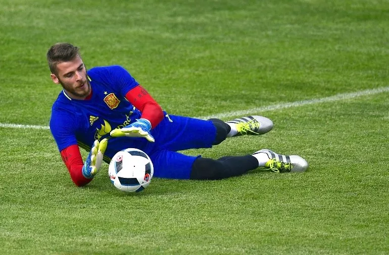 spain 039 s goalkeeper david de gea stops a ball during a training session at saint martin de re 039 s stadium on june 10 2016 prior the start of the euro 2016 football tournament photo afp spain 039 s goalkeeper david de gea stops a ball during a training session at saint martin de re 039 s stadium on june 10 2016 prior the start of the euro 2016 football tournament photo afp