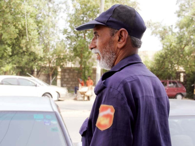 a security guard performing his duty wearing his uniform guards in uniforms are more likely to be affected by heat than others photo ayesha mir express a security guard performing his duty wearing his uniform guards in uniforms are more likely to be affected by heat than others photo ayesha mir express