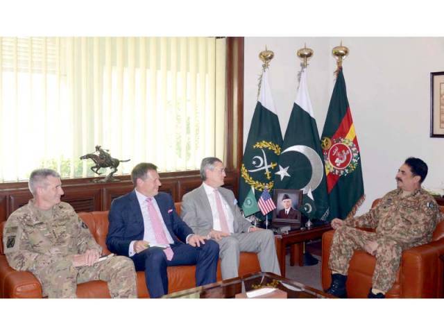 richard olson peter lavoy and gen nicholson talk with gen raheel photo inp