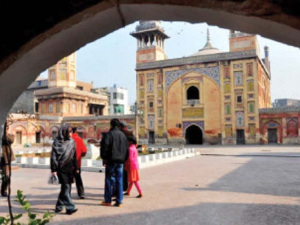 until badshahi masjid was built wazir khan s was the main mosque in lahore