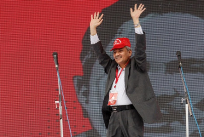 nepal s former maoist pm announces rival new party