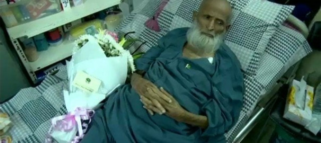 general raheel sharif sends bouquet to ailing edhi screen grab general raheel sharif sends bouquet to ailing edhi screen grab