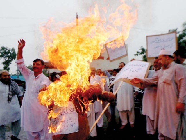 shopkeepers protesting photo express