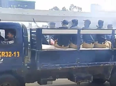 five held after clashes between police tlp workers in karachi five held after clashes between police tlp workers in karachi