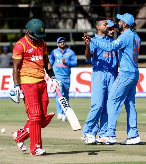 india bowler dhawal kulkarni 2 r celebrates the wicket of zimbabwe 039 s chamunorwa chibhabha l with teammate k l rahul during the second one day international odi cricket match between india and hosts zimbabwe at the harare sports club zimbabwe june 13 2016 photo afp