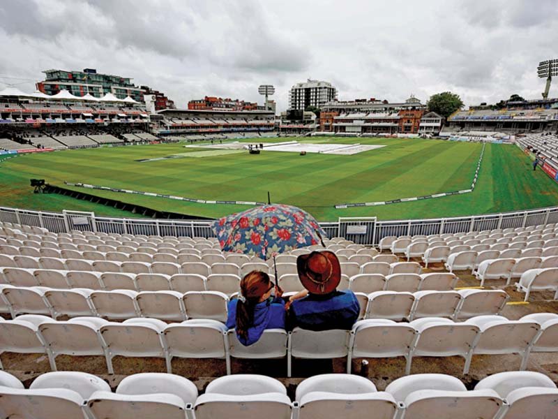 spectators pray for the rain to go away on the fifth and final day of the england vs sri lanka series but to no avail photo afp