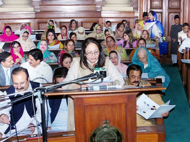 punjab minister for finance dr ayesha ghaus pasha delivering speech for punjab budget for financial year 2016 17 at punjab assembly photo inp