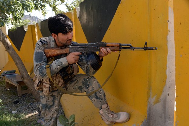 an afghan border policeman takes position after overnight clashes with pakistani forces on the border between afghanistan and pakistan in eastern nangarhar province on june 13 2016 photo afp