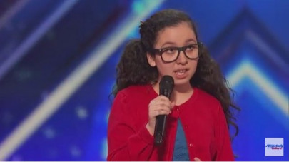 13 year old gets standing ovation for her trump joke 13 year old gets standing ovation for her trump joke