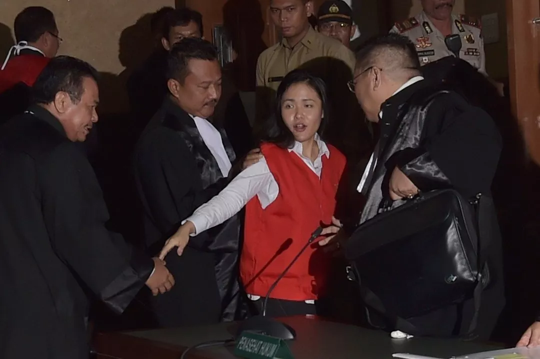 indonesian suspect jessica kumala wongso c is guarded by her lawyers after her trial at the central jakarta court in jakarta on june 15 2016 wongso accused of murdering a friend by slipping cyanide into her coffee at an upmarket jakarta cafe goes on trial in a case that has caused a row between indonesia and australia over death penalty agreement photo afp indonesian suspect jessica kumala wongso c is guarded by her lawyers after her trial at the central jakarta court in jakarta on june 15 2016 wongso accused of murdering a friend by slipping cyanide into her coffee at an upmarket jakarta cafe goes on trial in a case that has caused a row between indonesia and australia over death penalty agreement photo afp