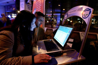 napster is back as digital music service rhapsody rebrands