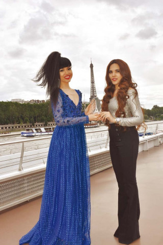 amera also received an award from show director jessica minh anh at the event photo publicity amera also received an award from show director jessica minh anh at the event photo publicity