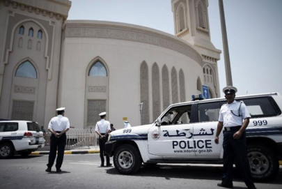 bahrain jails 8 shias revokes nationality