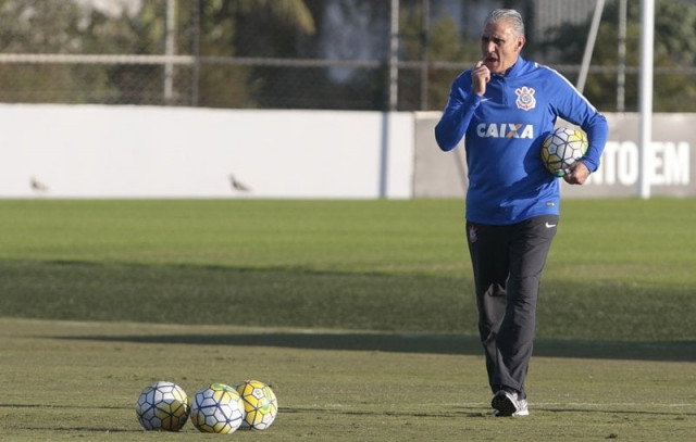 corinthians new coach adenor leonardo bacchi known as tite participates in a training session at the team headquarters in sao paulo brazil 15 june 2016 photo afp