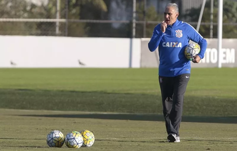 corinthians new coach adenor leonardo bacchi known as tite participates in a training session at the team headquarters in sao paulo brazil 15 june 2016 photo afp corinthians new coach adenor leonardo bacchi known as tite participates in a training session at the team headquarters in sao paulo brazil 15 june 2016 photo afp