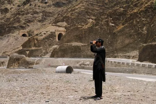 a member of pakistan 039 s frontier corps uses binoculars to survery the border region outside torkham pakistan june 16 2016 photo reuters a member of pakistan 039 s frontier corps uses binoculars to survery the border region outside torkham pakistan june 16 2016 photo reuters