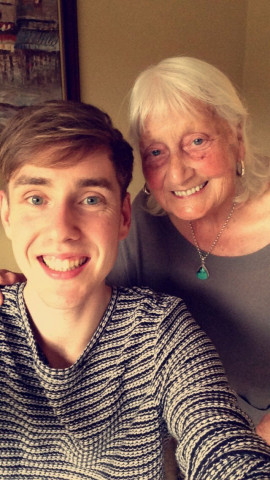 25 year old ben john with his 86 year old grandmother may ashworth photo twitter push10ben 25 year old ben john with his 86 year old grandmother may ashworth photo twitter push10ben