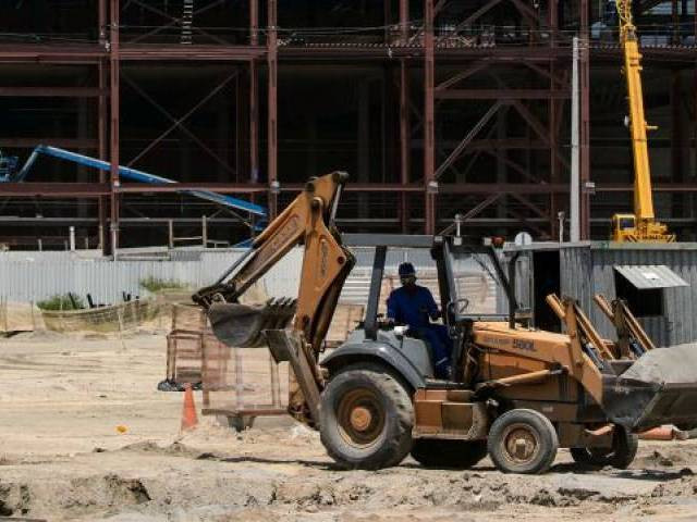 business forum calls govt inefficient for facing rs114 billion deficit photo afp business forum calls govt inefficient for facing rs114 billion deficit photo afp