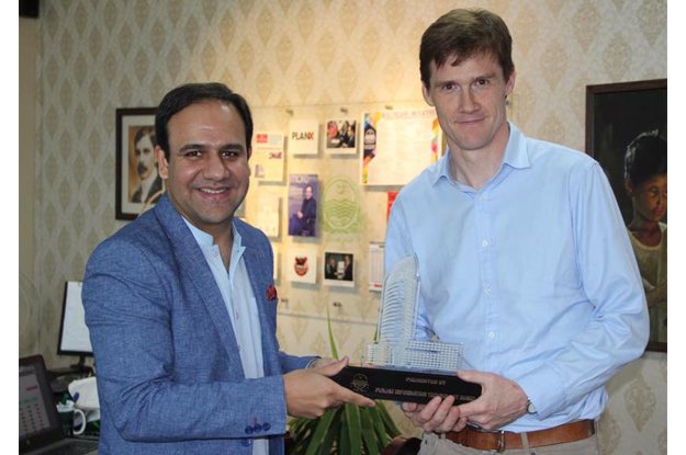 british ambassador to egypt john casson visits punjab information technology board photo online