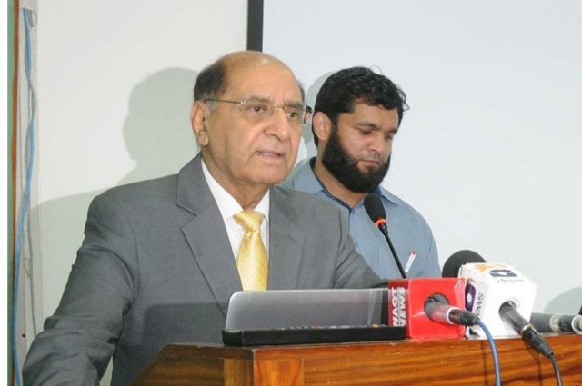 cpsp president zafarullah chaudhry speaking at a press conference photo express cpsp president zafarullah chaudhry speaking at a press conference photo express