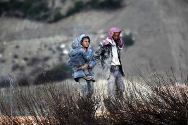 internally displaced people covered with mud waiting to get permission to cross into turkey near the syrian turkish border syria february 7 2016 photo reuters