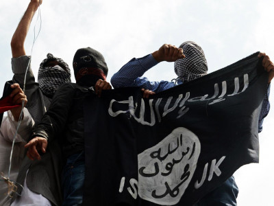 islamic state crucifies three people for eating in ramazan