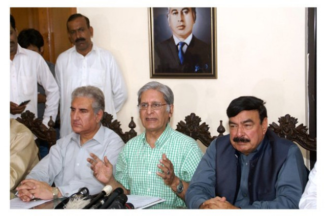 senator aitzaz ahsan addressing a press conference photo inp senator aitzaz ahsan addressing a press conference photo inp
