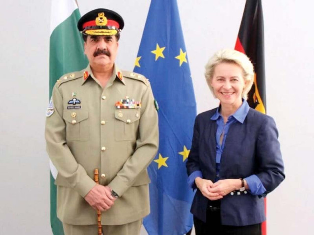 army chief gen raheel sharif poses for a picture with german defence minister ursula von der leyen photo ispr army chief gen raheel sharif poses for a picture with german defence minister ursula von der leyen photo ispr