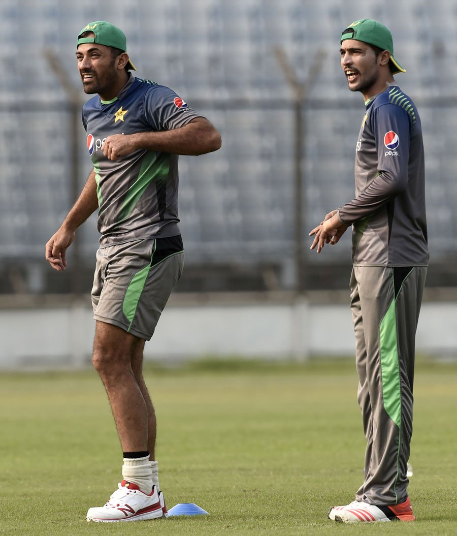 wahab riaz and mohammad amir participate in a training session in fatullah on february 26 2016 photo afp