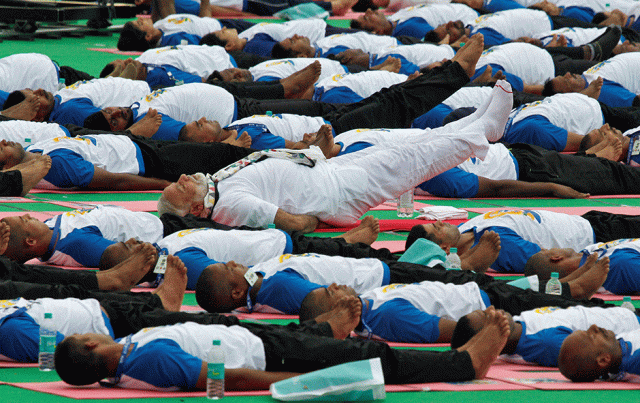 india 039 s prime minister narendra modi c performs yoga during world yoga day in chandigarh india june 21 2016 photo reuters