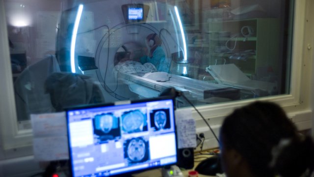a doctor makes a magnetic resonance imaging mri to a patient at the argenteuil hospital in a paris suburb on july 22 2013 photo afp